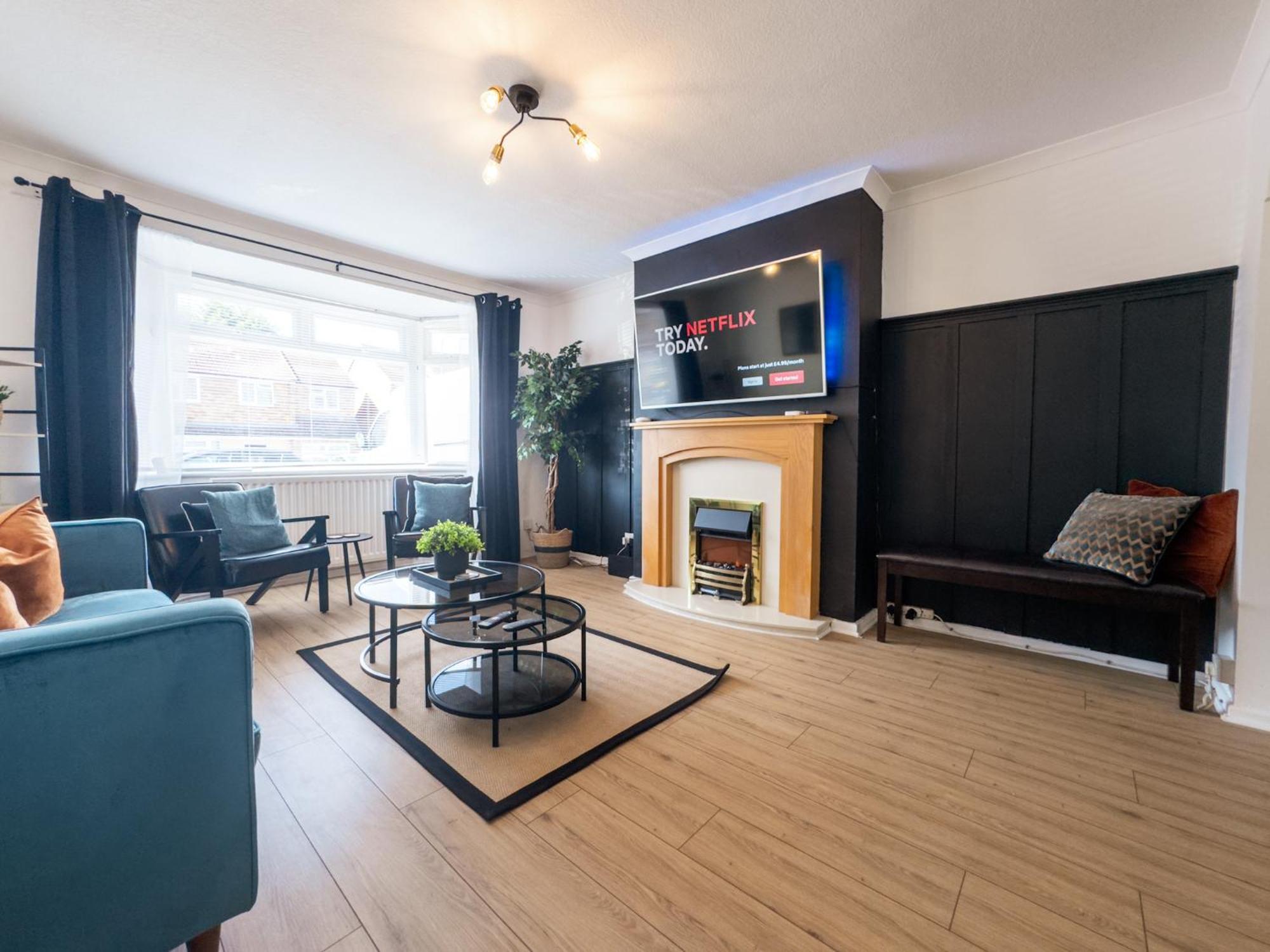 Rnm - Business Professionals Ready, Cost Effective For Large Stays! 3 Bedroom Lounge, Private Access & Entire Place, Kitchen & Washroom With Amenities, Smart Tv, Easy Access, Fast Wifi, Large Driveway, Great Transport Links, Near Worcester Hospital A ウスター エクステリア 写真