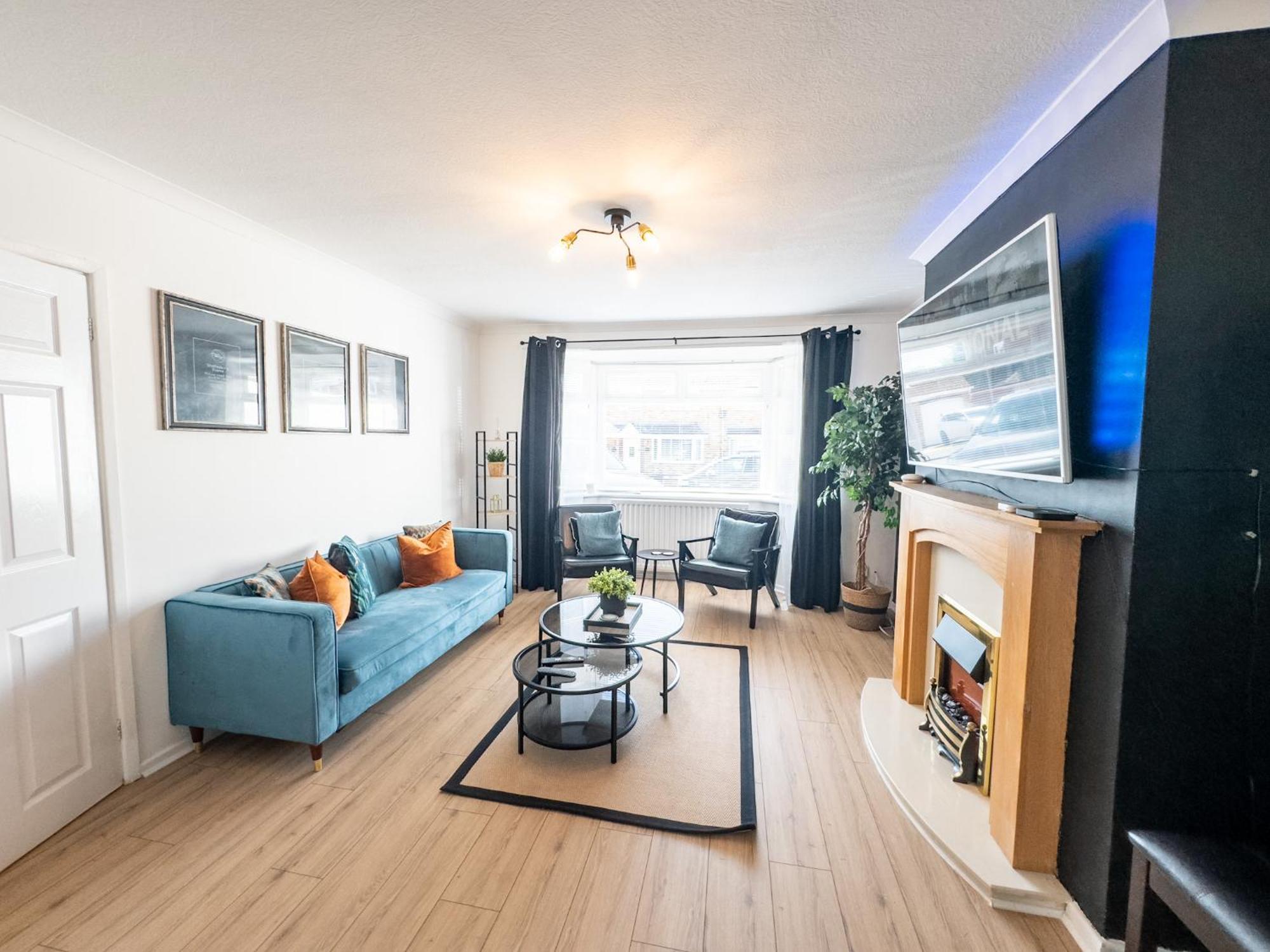 Rnm - Business Professionals Ready, Cost Effective For Large Stays! 3 Bedroom Lounge, Private Access & Entire Place, Kitchen & Washroom With Amenities, Smart Tv, Easy Access, Fast Wifi, Large Driveway, Great Transport Links, Near Worcester Hospital A ウスター エクステリア 写真